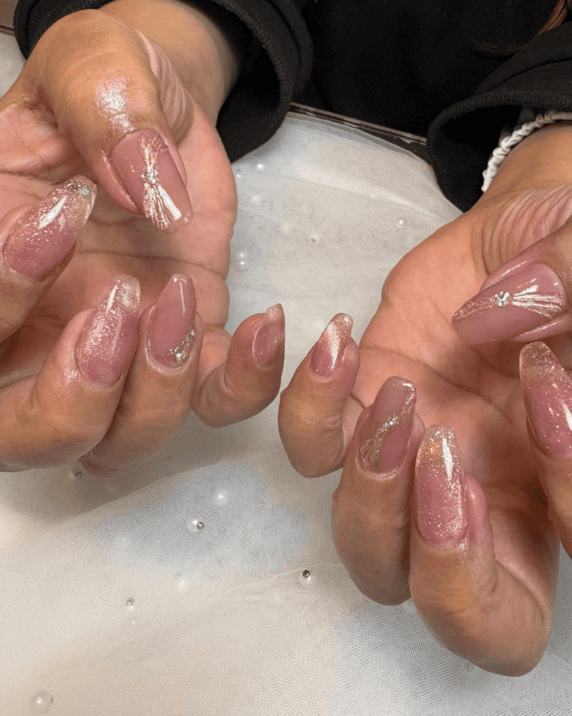 ツヤのあるジェルネイルの仕上がりイメージ